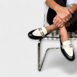 Xara – Černé mokasíny s metalickým leskem